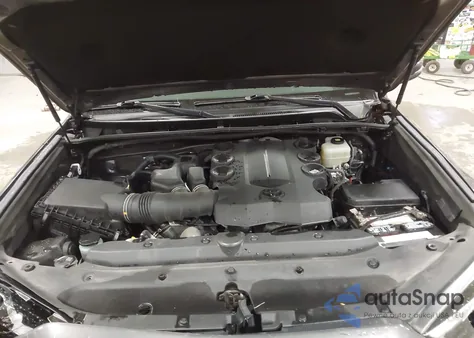 2018 Toyota 4Runner Sr5 Premium z USA, uszkodzony, nr VIN JTEBU5JR2J5592038